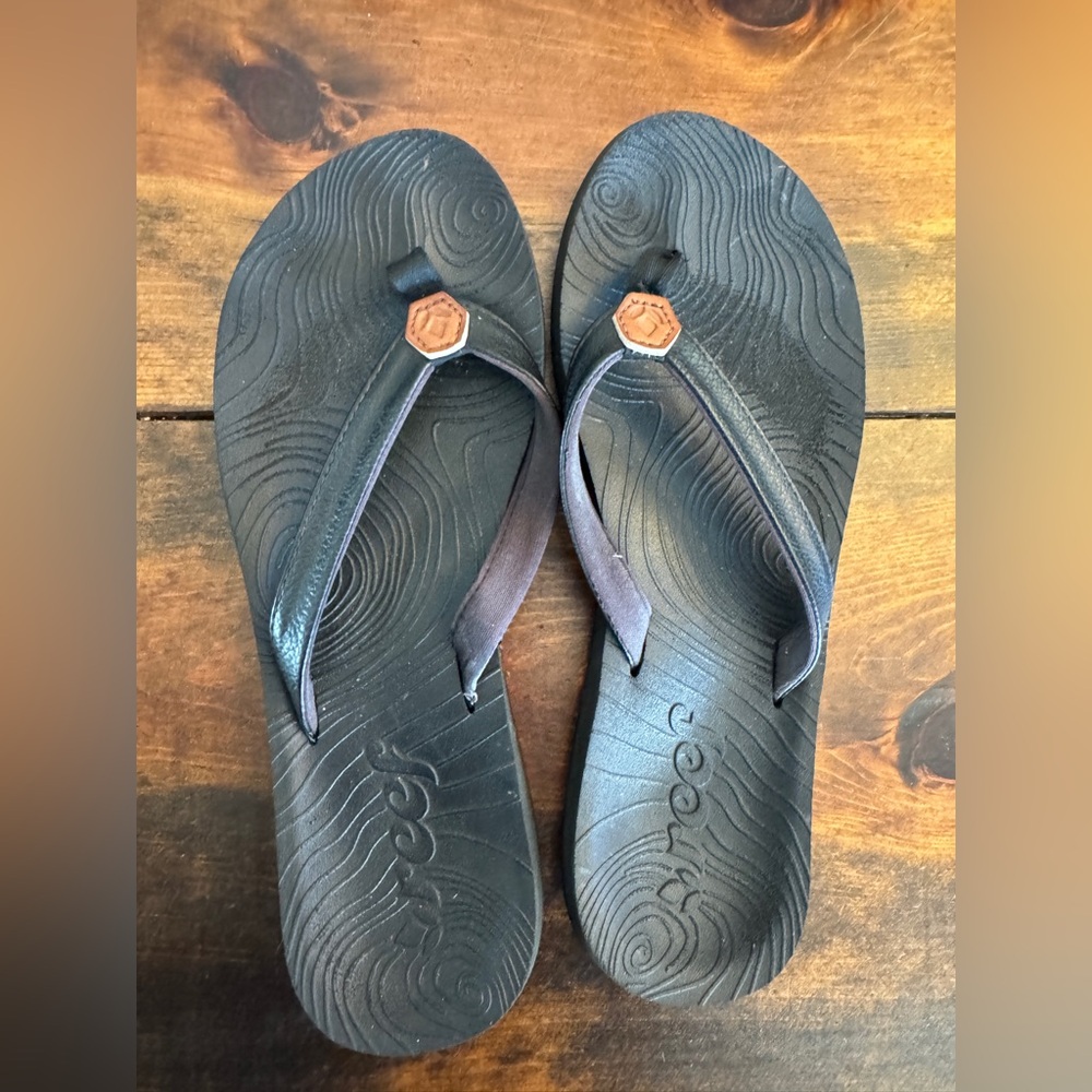 Black Reef Zen Love 2 Flip Flops with Brown Accent